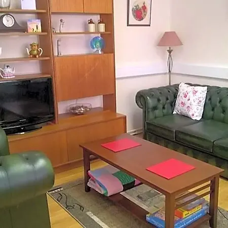 The Townhouse 2*