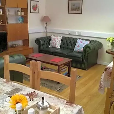 The Townhouse 2*